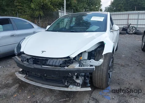 2019 Tesla Model 3 Long Range/Mid Range/Standard Range/Standard Range Plus z USA, uszkodzony, nr VIN 5YJ3E1EA8KF482825